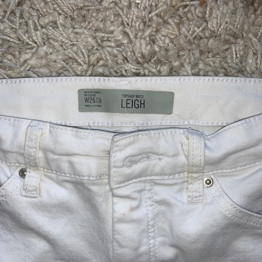 White TopShop Moto Leigh jeans
